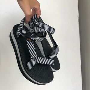 Teva platform sandals *RARE!